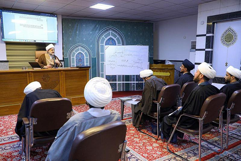 المجمع العلمي يختتم دورة كتابة البحث العلمي التطويرية