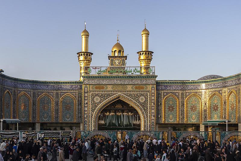 بالصور.. الزائرون يحيون ليلة الجمعة الأخيرة من شهر شعبان عند مرقد أبي الفضل العباس (عليه السلام)