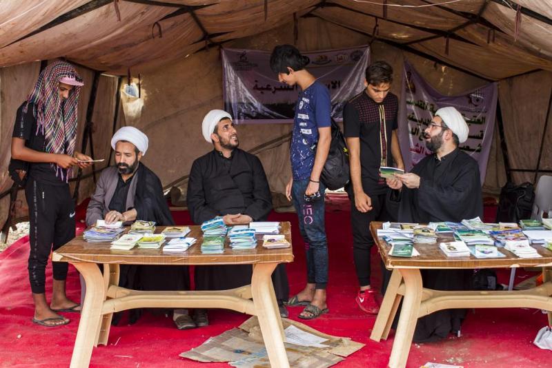 ضمن مشروع التبليغ الحوزويّ في زيارة الأربعين: قسمُ الشؤون الدينيّة في العتبة العبّاسية المقدّسة يشترك بعددٍ من المحطّات التبليغيّة للزائرين