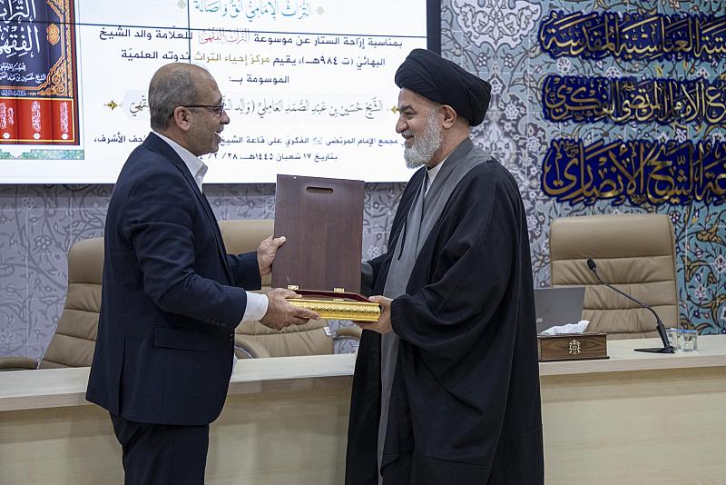 السيد الصافي يكرم الباحثين المشاركين في الندوة العلمية للهيأة العليا لإحياء التراث