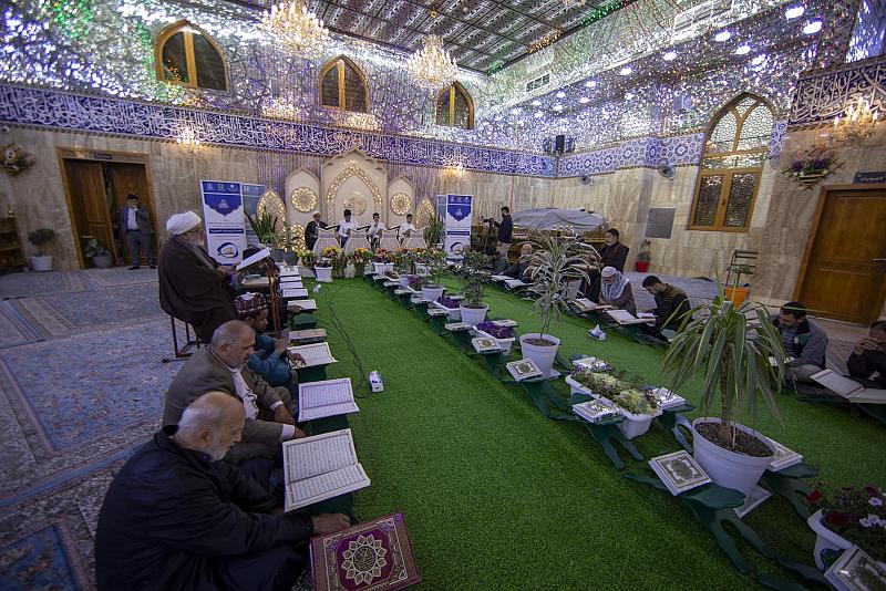 المجمَع العلمي ينظّم ختمة قرآنية تعليمية للزائرين في مقام الإمام المهدي (عجّل الله فرجه)