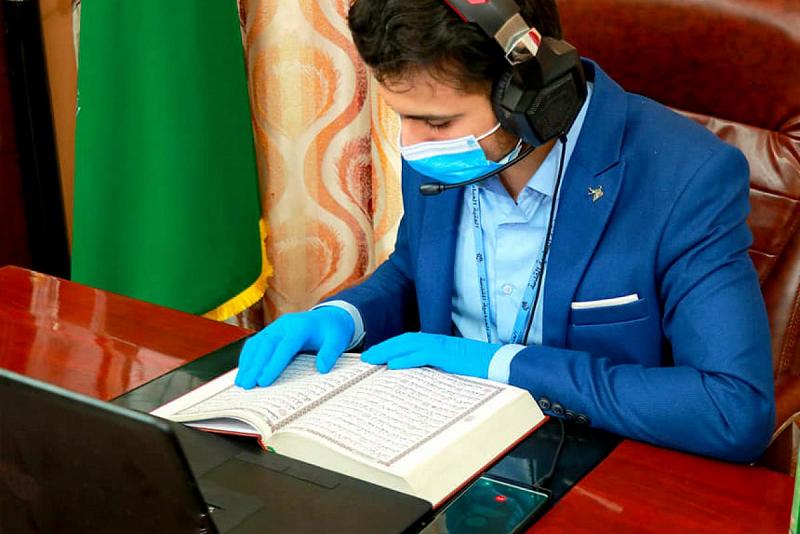 أكثرُ من (60) طالباً في حفظ القرآن يتواصلون بدورتهم عن بُعْد