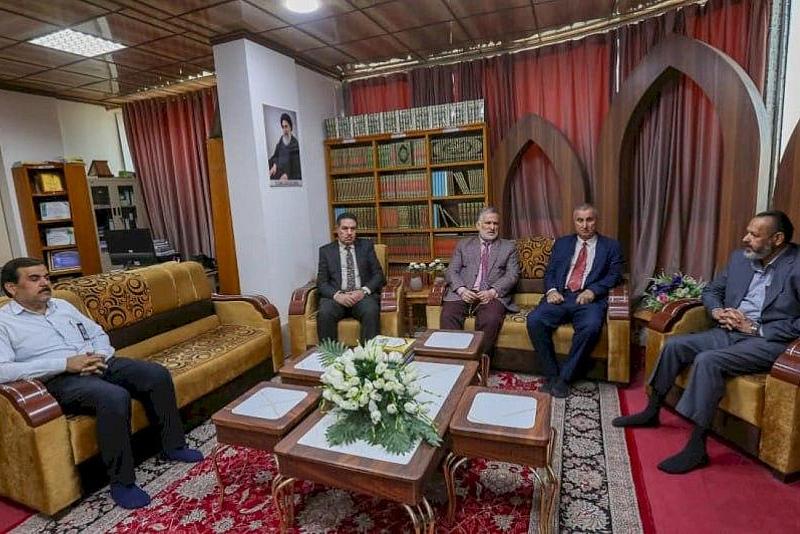 قسم شؤون المعارف يستقبل وفدًا أكاديميًّا لتعزيز التعاون العلمي المشترك