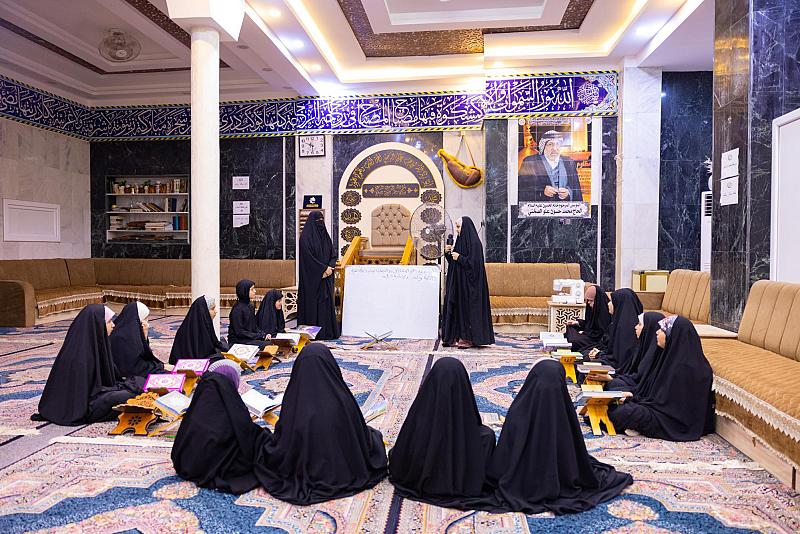 بمشاركة (500) طالبة.. شعبة التوجيه الديني النسوي تقيم دورات (لآلئ الساقي) الصيفية