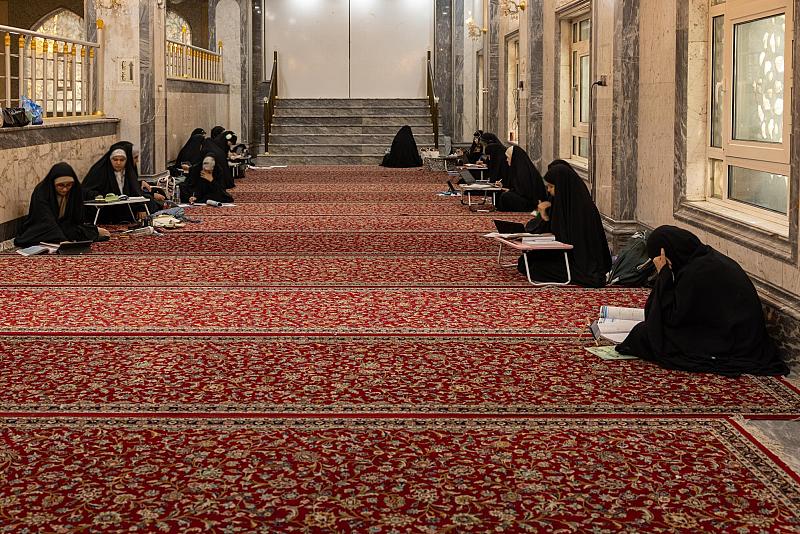 شعبة الزينبيات تقدم خدمات متنوعة لطالبات المراحل المنتهية في فترة المراجعة للامتحانات النهائية