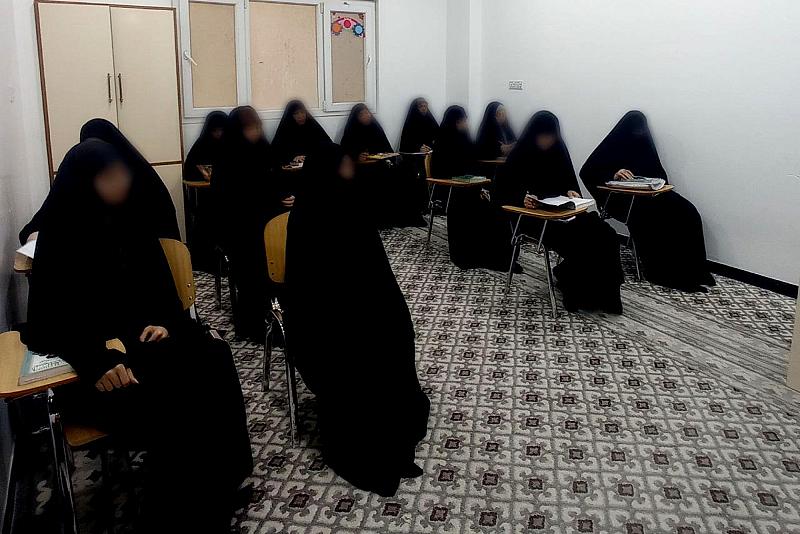 معهد القرآن الكريم النسوي ينظّم محاضرة فقهية حول التقليد لملاكاته