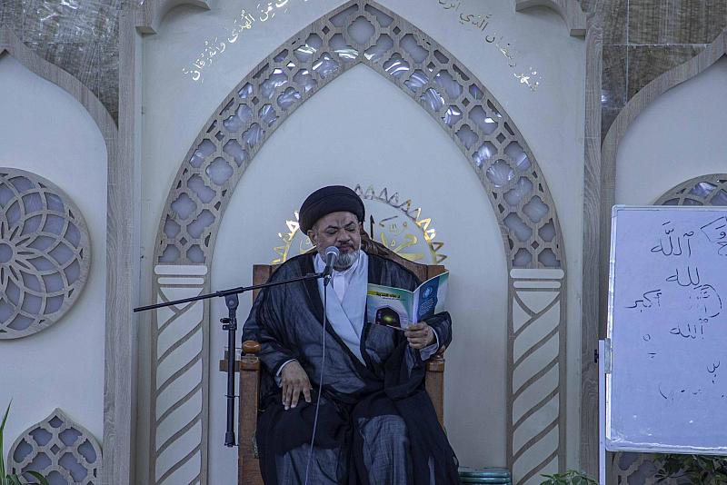 المؤمنون يشاركون بقراءة دعاء الندبة عند مقام الإمام المهدي (عجّل الله فرجه)