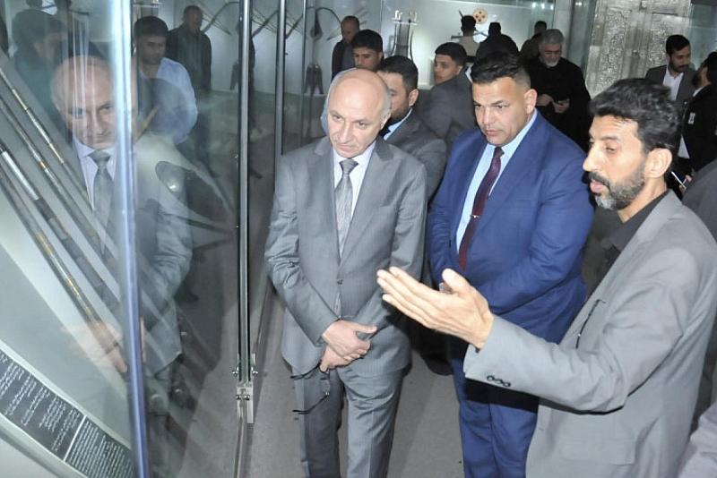 وفد من جامعة الموصل والأكاديمية الموريسكية يطلع على متحف الكفيل ويشيد بجهود ملاكاته