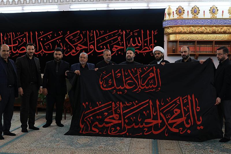  العتبة العلوية المقدسة تتسلم راية الحزن من العتبة العباسية