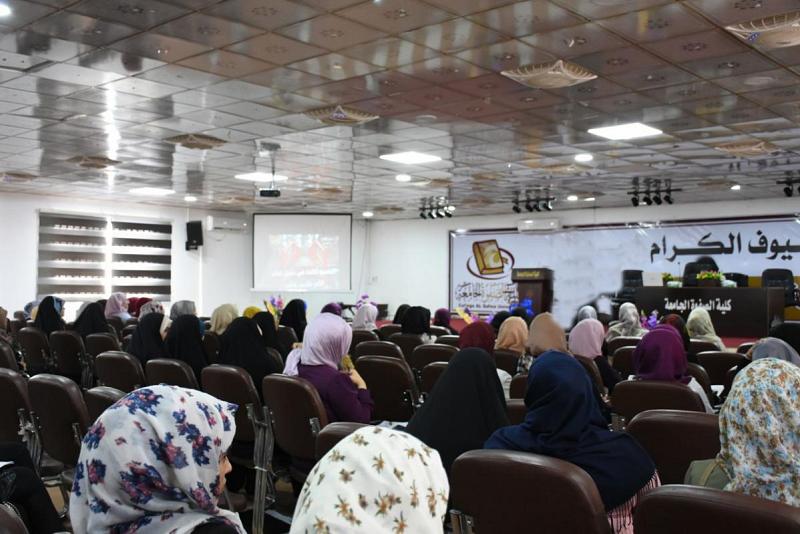 ضمن برامجه التواصليّة مع الأوساط الجامعيّة: مركز الثقافة الأسريّة يقيمُ محاضرةً تربويّة في كلّية الصفوة الجامعة