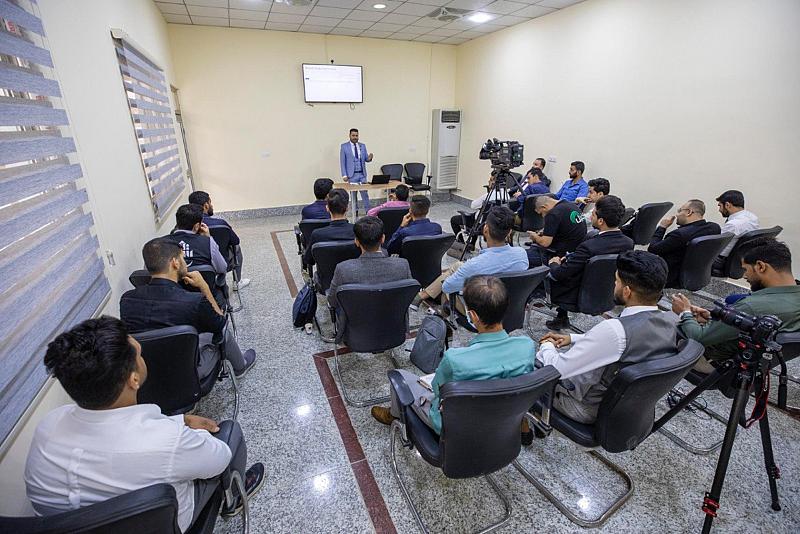 جامعةُ العميد تستعرض الأنظمة الرقمية لتسهيل عمل ملاكاتها وطلبتها في مُلتقى الكفيل