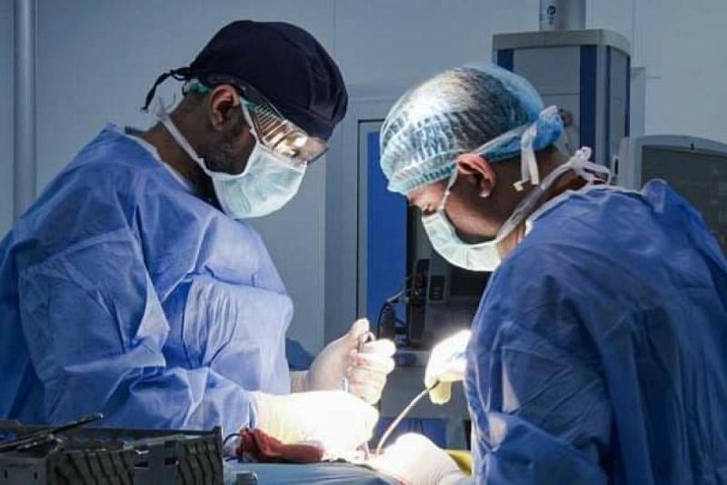 بعمليّةٍ نوعيّة: أطبّاء مستشفى الكفيل التخصّصي ينجحون بإنقاذ مريضٍ سبعينيّ من الشلل