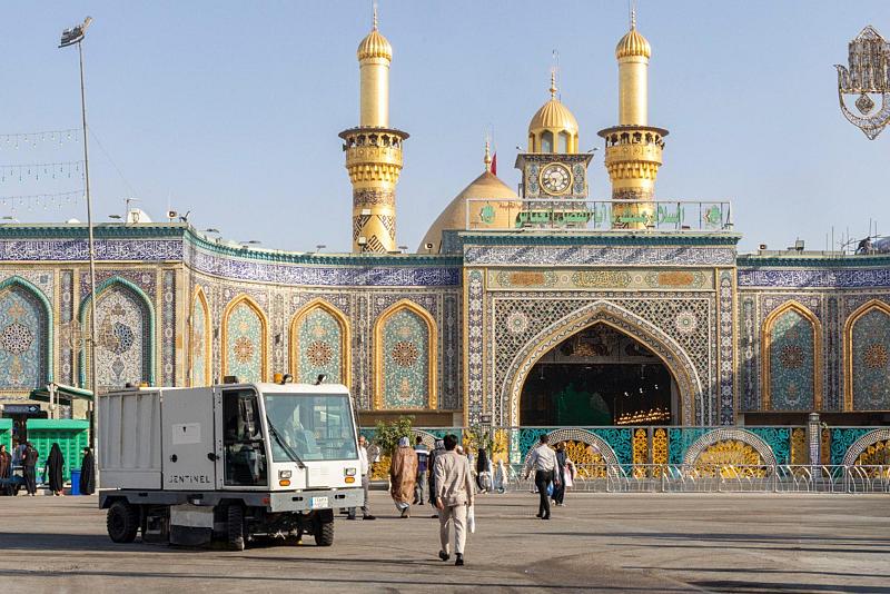 قسم الشؤون الخدمية يجري حملة تنظيف للشوارع المحيطة بالعتبة العباسية المقدسة