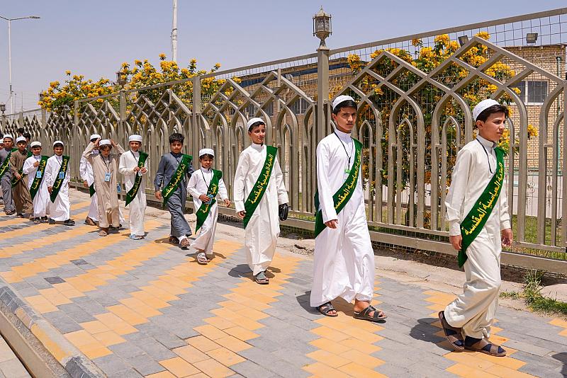 المجمع العلمي ينظّم سفرة دينية لطلبة أشبال العميد إلى مرقد الإمام علي (عليه السلام)
