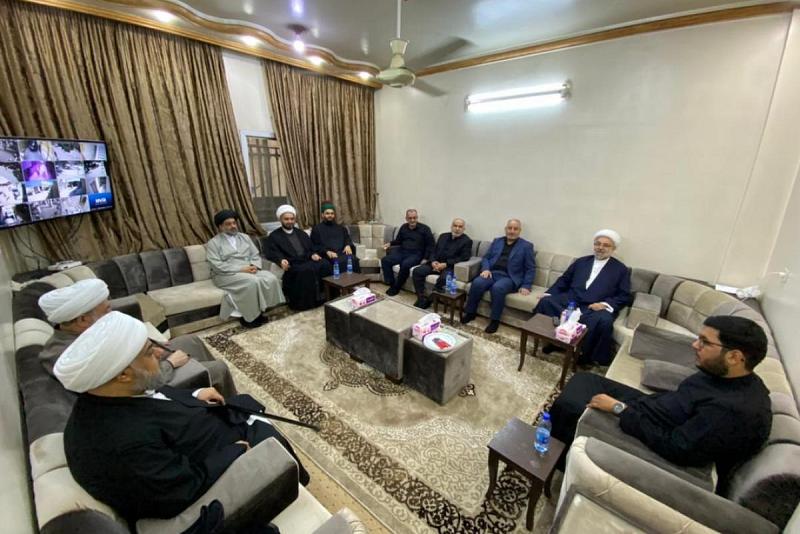 وفدُ العتبة العبّاسية في دمشق يزور سماحة الشيخ البهبهاني وكيلَ المرجِع الأعلى
