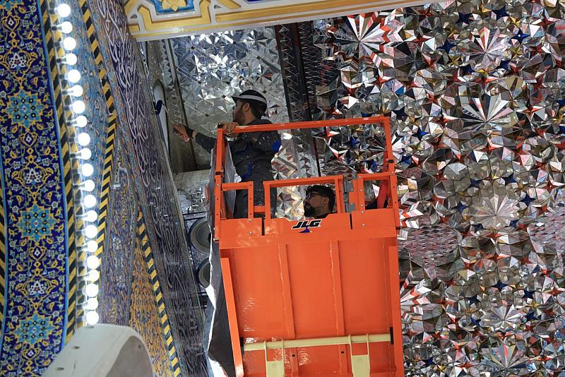 قسم الصيانة ينفذ أعمال إدامة جدران صحن مرقد أبي الفضل العباس (عليه السلام)