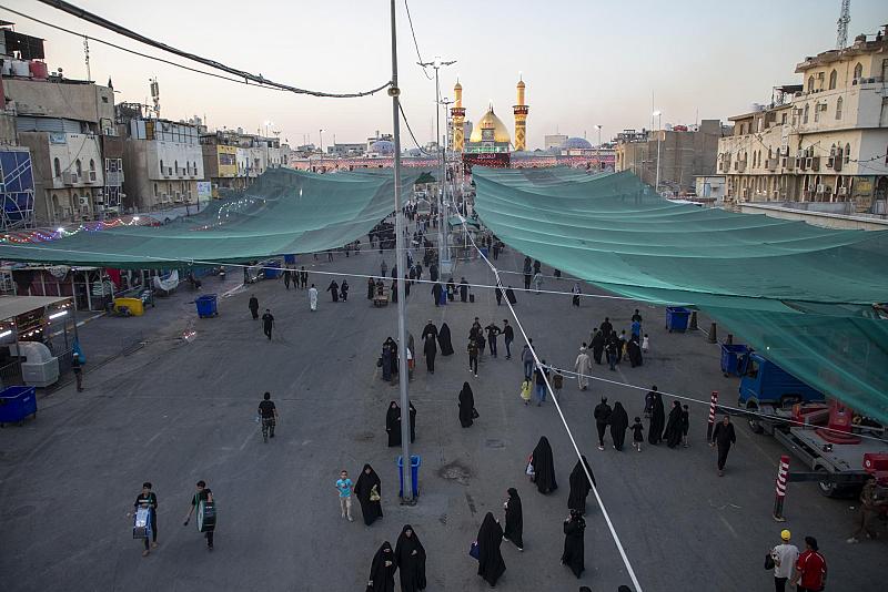 قسم الصيانة يكمل تغطية 16,200 م2 من الشوارع المحيطة بالعتبة العباسية