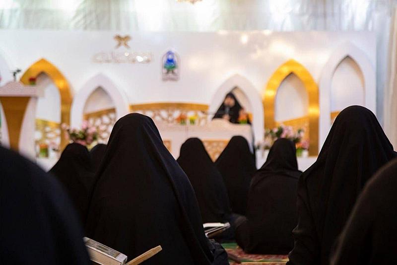 شعبة التوجيه الديني تقدم محاضرة فقهية لعدد من الزائرات