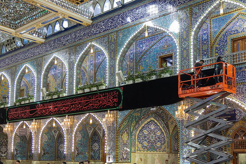 وفق الرواية الثانية.. العتبة العباسية المقدسة تنشر لافتات الحزن في ذكرى شهادة السيدة الزهراء (عليها السلام)