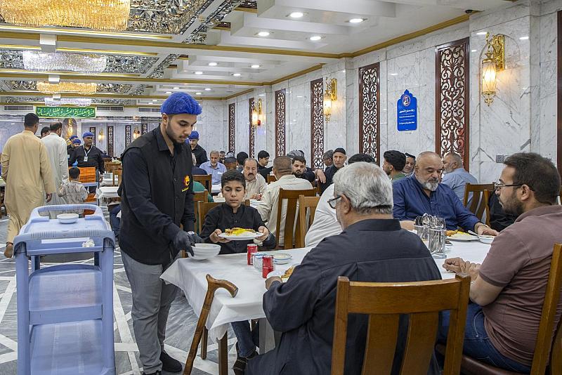 قسم المضيف يقدم خدماته للزائرين في ذكرى شهادة الإمام الصادق (عليه السلام)
