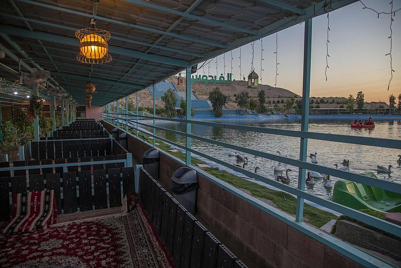 مدينة الفردوس توفر 15 جلسة مجانية للعوائل على ضفاف بحيرتها