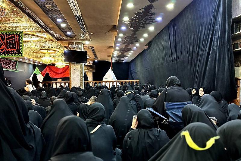 بذكرى عاشوراء.. شعبة التوجيه الديني النسوي تقيم مجلس عزاء حسينيّ للزائرات