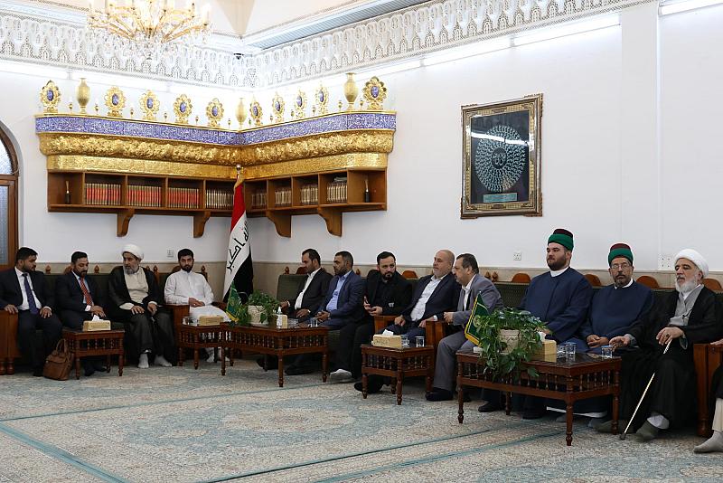 وفد العتبة العباسية المقدسة يقدم دعوة للعتبة العلوية المقدسة للمشاركة في أسبوع الامامة