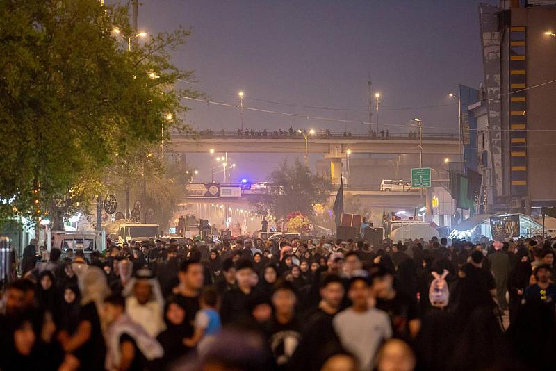 مئات الآلاف من الزائرين يتوجّهون إلى النجف الأشرف