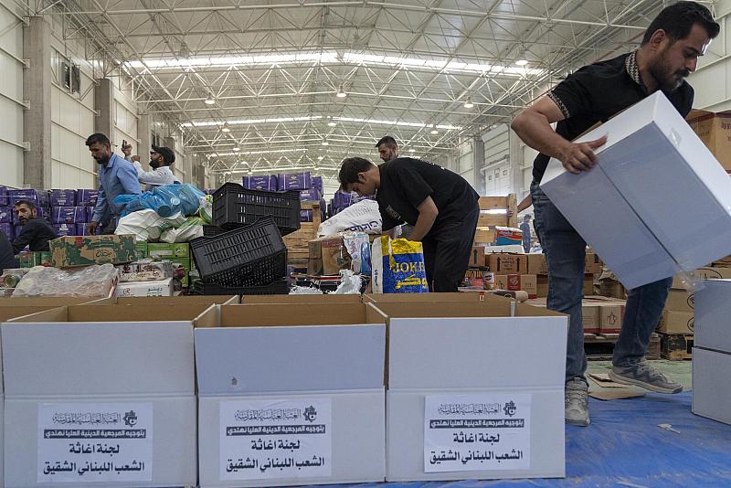 مخازن العتبة العباسية تواصل استقبال المساعدات الإغاثية لدعم الشعب اللبنانيّ