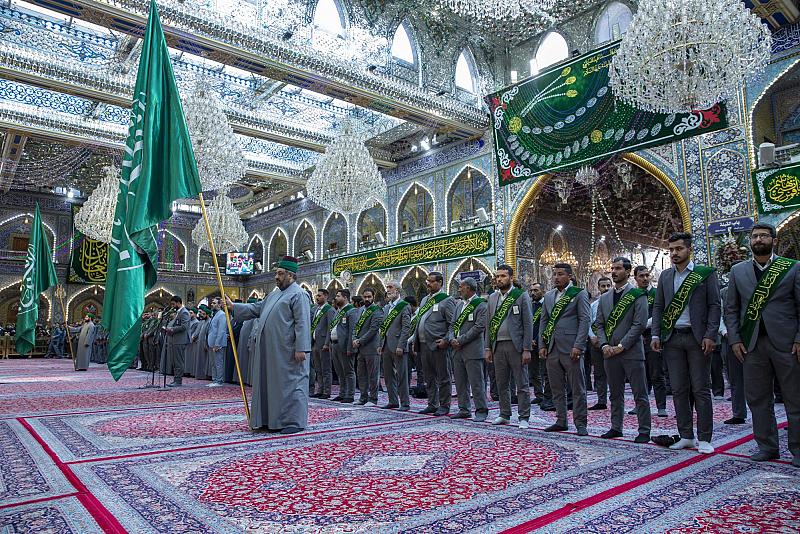 خدمة مرقد أبي الفضل العباس (عليه السّلام) يؤدون مراسم الممارسة العبادية في ذكرى ولادته