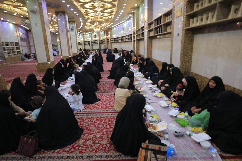 العتبة العباسية تقيم مأدبة إفطار لعدد من عوائل الشهداء في كربلاء