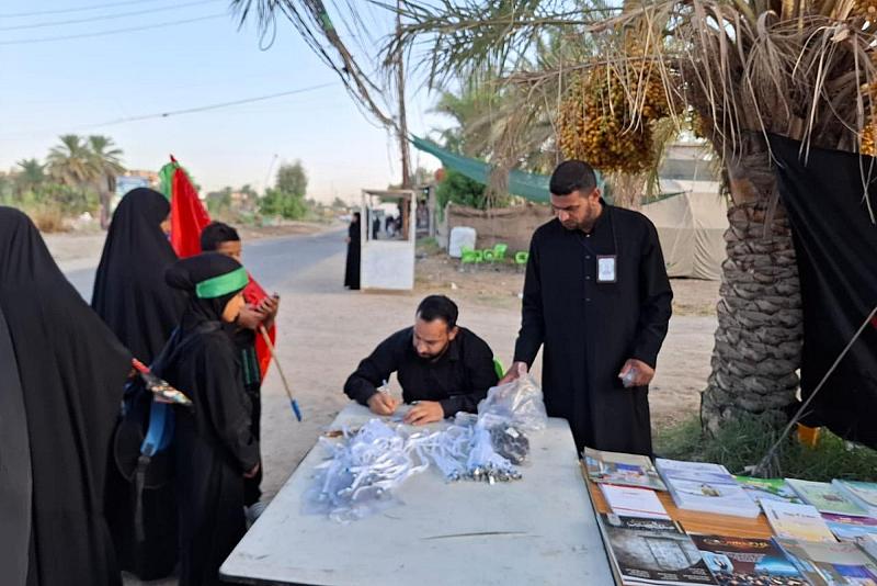 قسم الشؤون الفكرية يقدم خدماته الثقافية والمعرفية لزائري أربعين الإمام الحسين (عليه السلام)