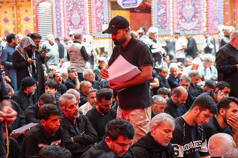 في يوم عاشوراء.. قسم الشؤون الدينية يوزع 5000 مطبوع توعوي على الزائرين