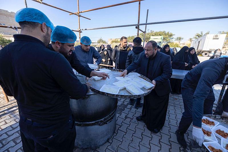 العتبة العباسية تقدم أكثر من نصف مليون وجبة طعام لزائري مرقد الإمامين العسكريين (عليهما السلام)