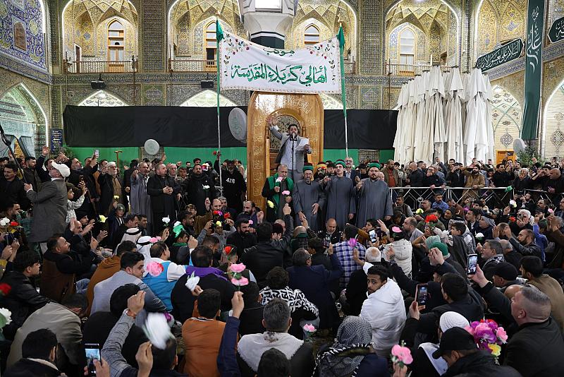 موكب أهالي كربلاء يحيي ذكرى ولادة أمير المؤمنين (عليه السلام) في النجف الأشرف