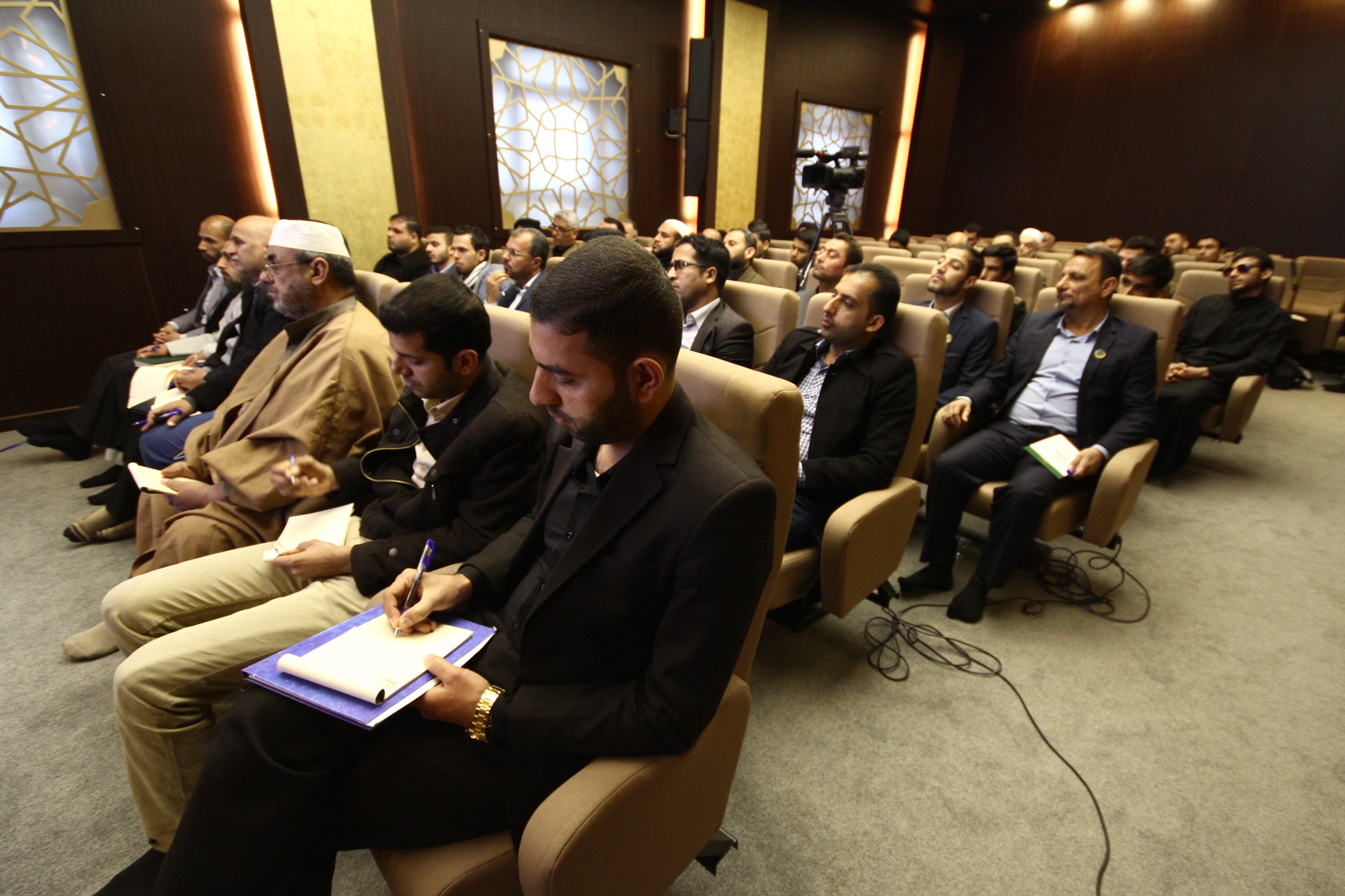 معهدُ القرآنِ الكريم يُقيم دوراتٍ تخصصيّة في أساليبِ التَّحفيظ وطرائق التدريس