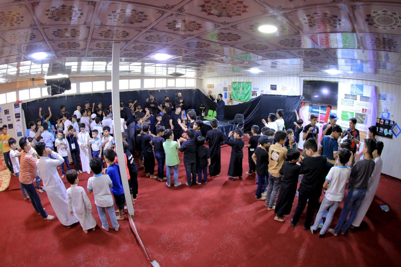 طلبة الدورات الصيفية يحيون شهادة الإمام الباقر (عليه السلام) في مجمع العباس السكني