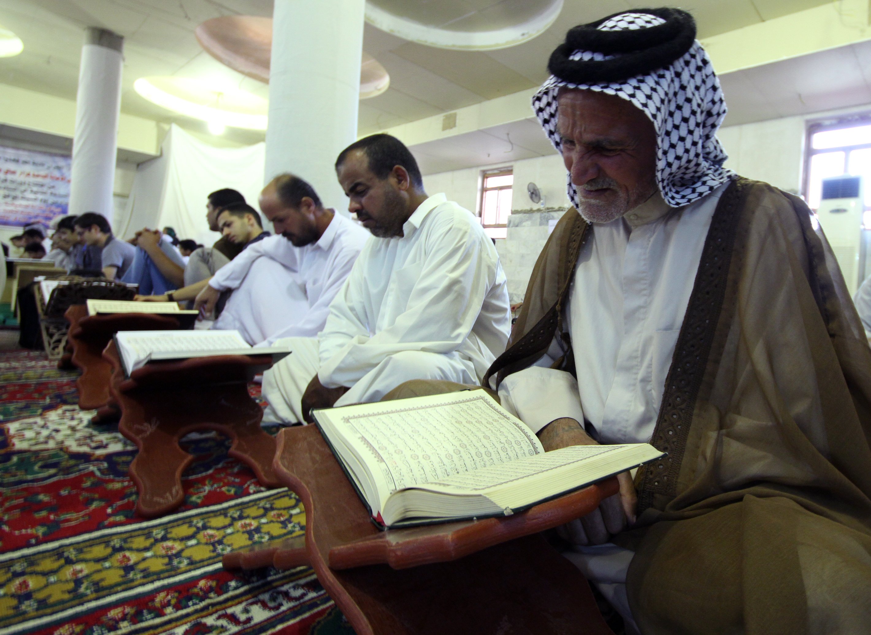 معهد القرآن الكريم يقيم أمسية قرآنيّة في مقام صافي الصفا ( رضوان الله عليه)