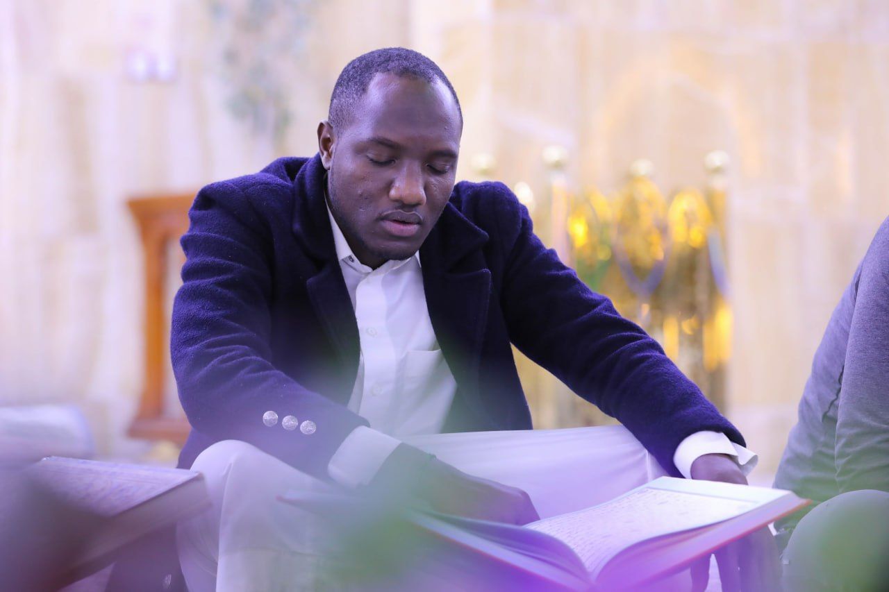 معهد القرآن الكريم يشرك طلبة الدراسات الأفريقية في الجلسة القرآنية التعليمية