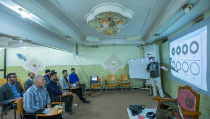 دورة في (تحرير الخبر والصورة الصحفية) يقيمها مركز الإعلام القرآني