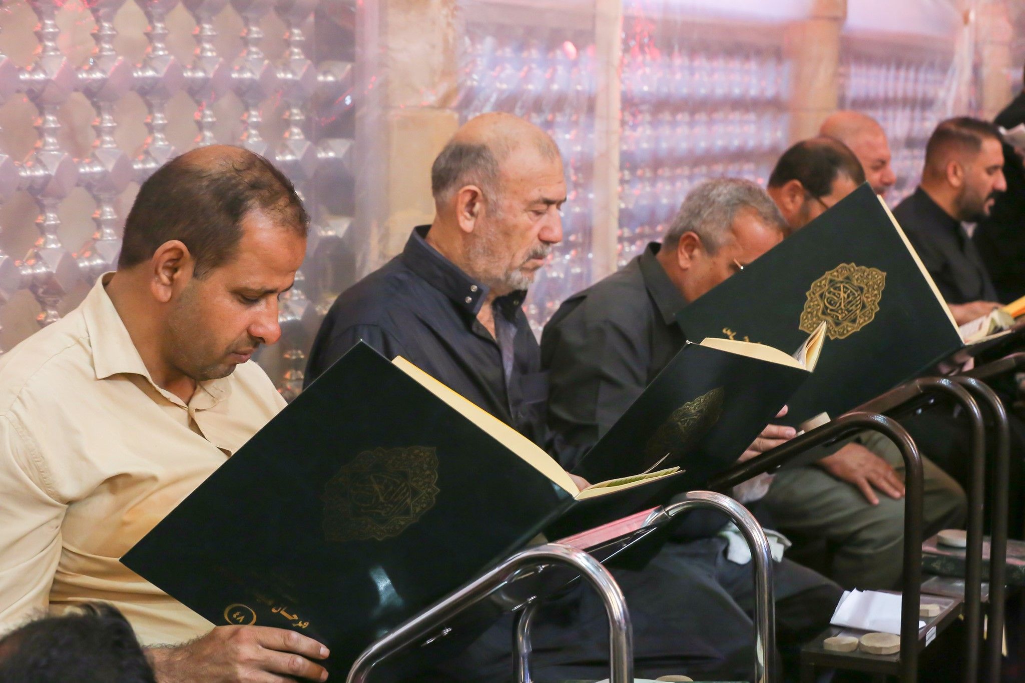 معهد القرآن الكريم يحي ليلة العاشر من المحرم بالختمة القرآنية السنوية في الصحن العباسي المطهر