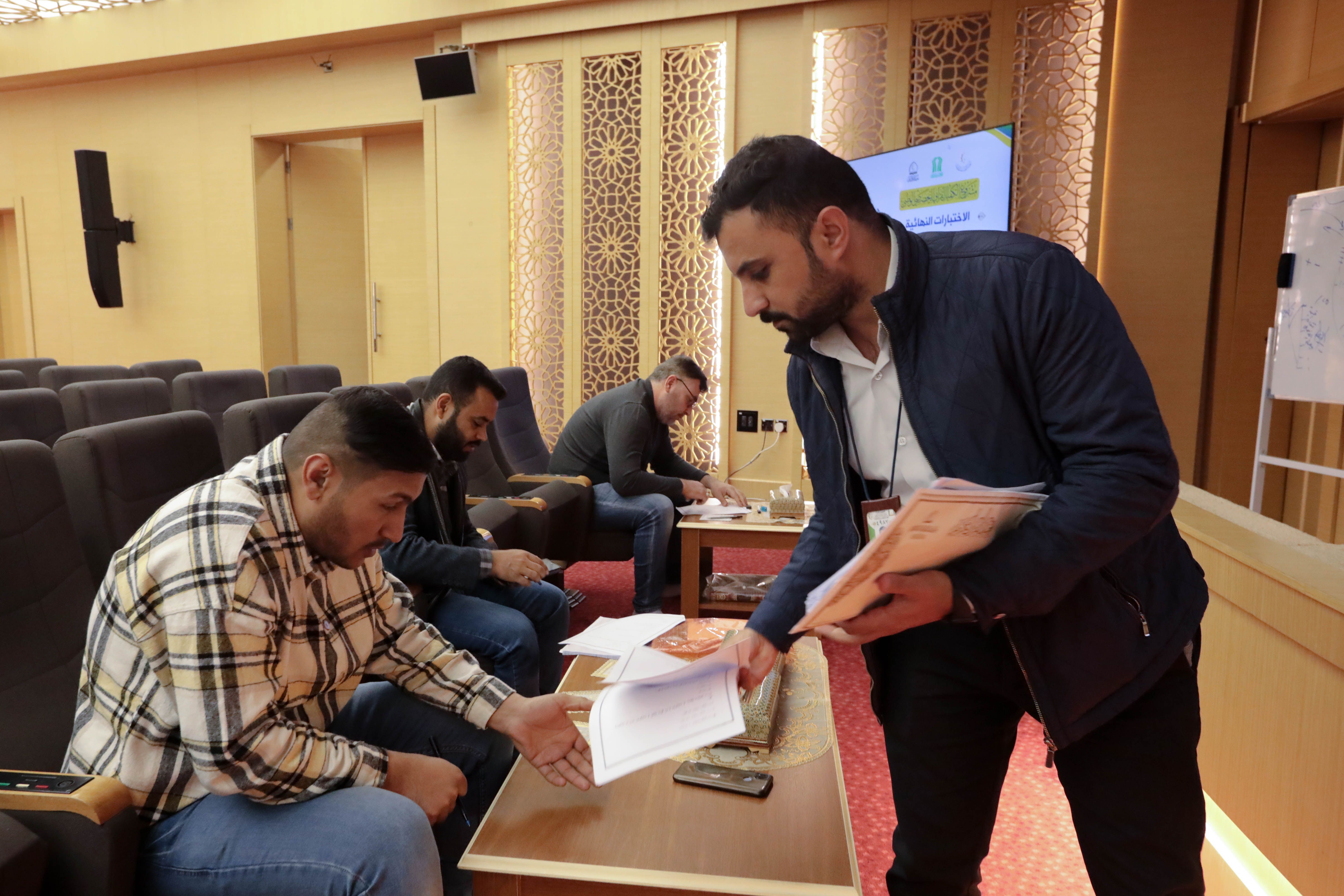 طلبة مشروع الكفيل القرآني يؤدون الاختبار النهائي لمادة أحكام التلاوة