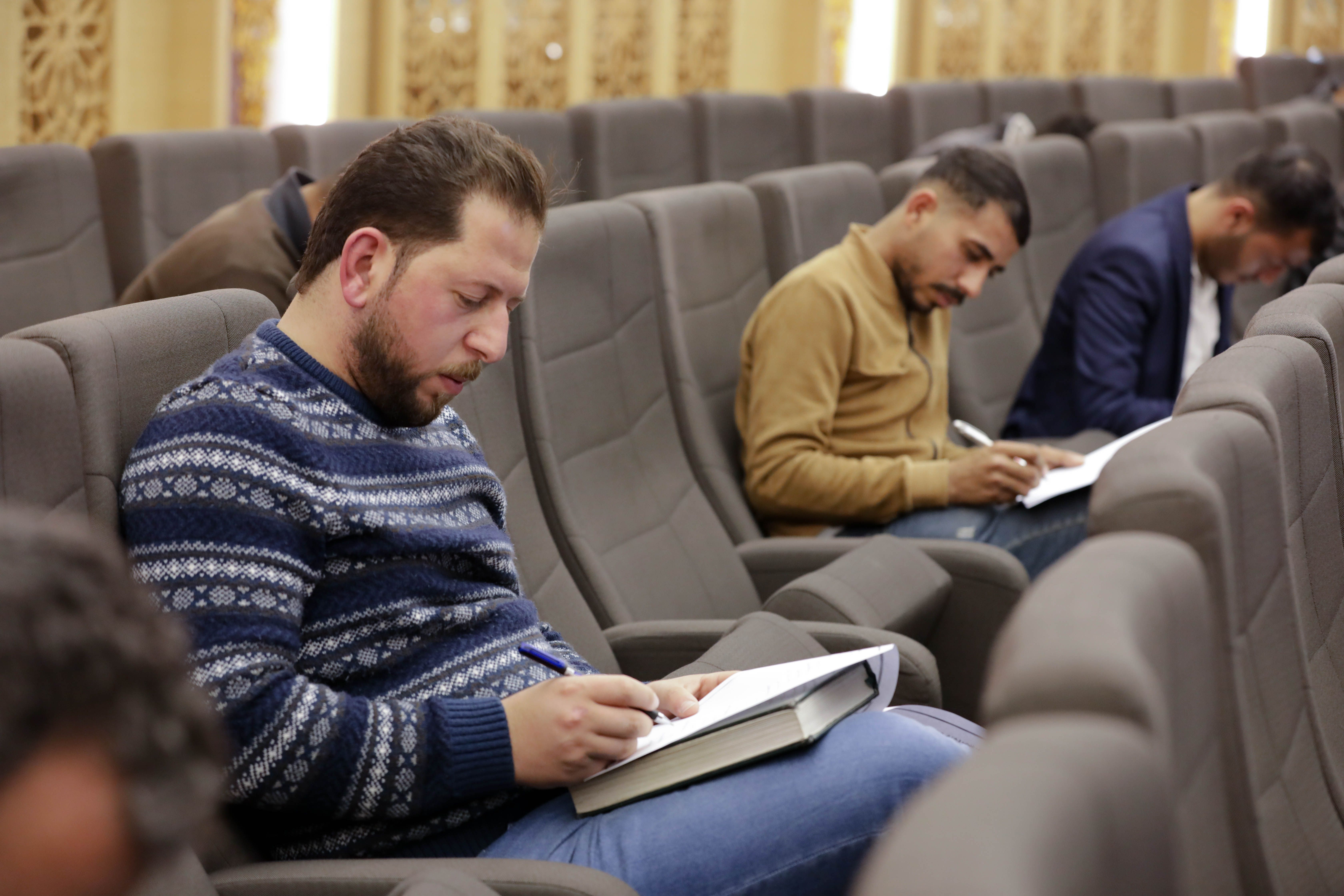 طلبة مشروع الكفيل القرآني يؤدون الاختبار النهائي لمادة أحكام التلاوة
