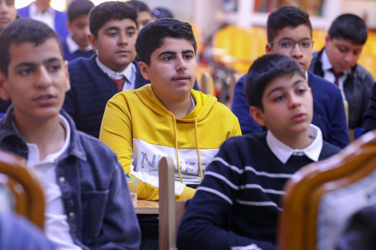معهد القرآن الكريم ينظم برنامجًا قرآنيًا لطلبة المدارس في كربلاء