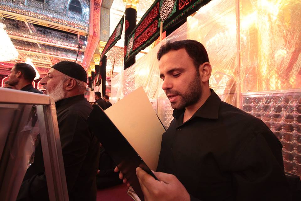 معهد القرآن الكريم يهدي عدد من الختمات القرآنية للإمام الحسين وأخيه أبي الفضل العباس عليهما السلام بمشاركة الزائرين