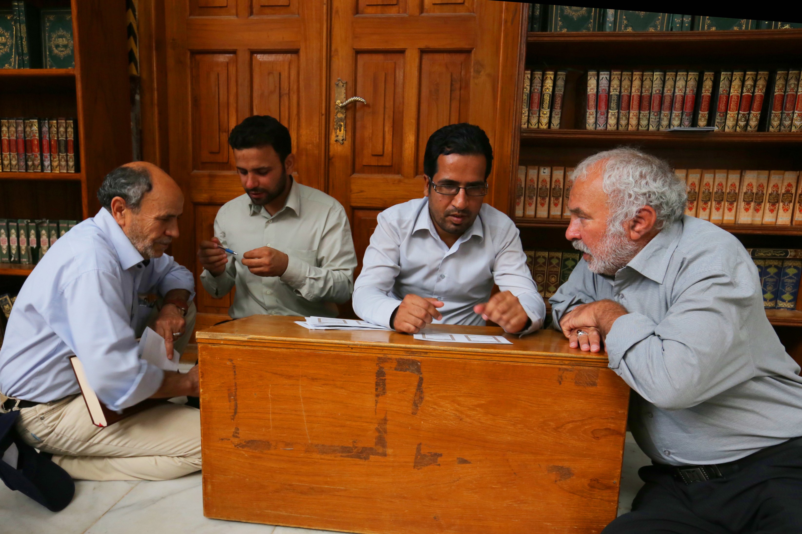 معهد القرآن الكريم في العتبة العباسية يقوم بمشروع  تعليم القراءة الصحيحة لزائرين في الزيارة الشعبانية