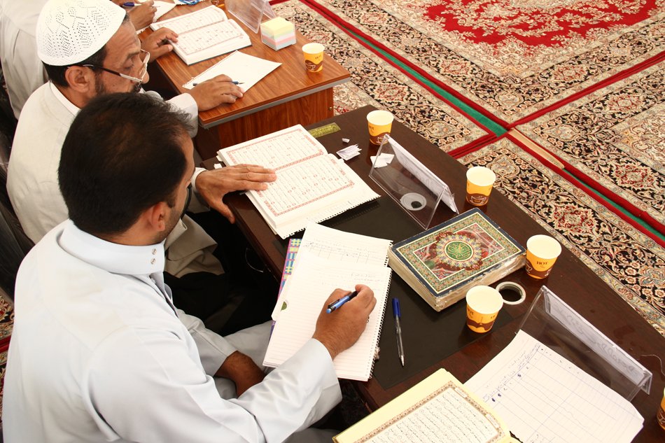 معهد القرآن الكريم يقيم مسابقة في الحفظ تمهيداً للمسابقة الوطنية الخاصة بطلبته.