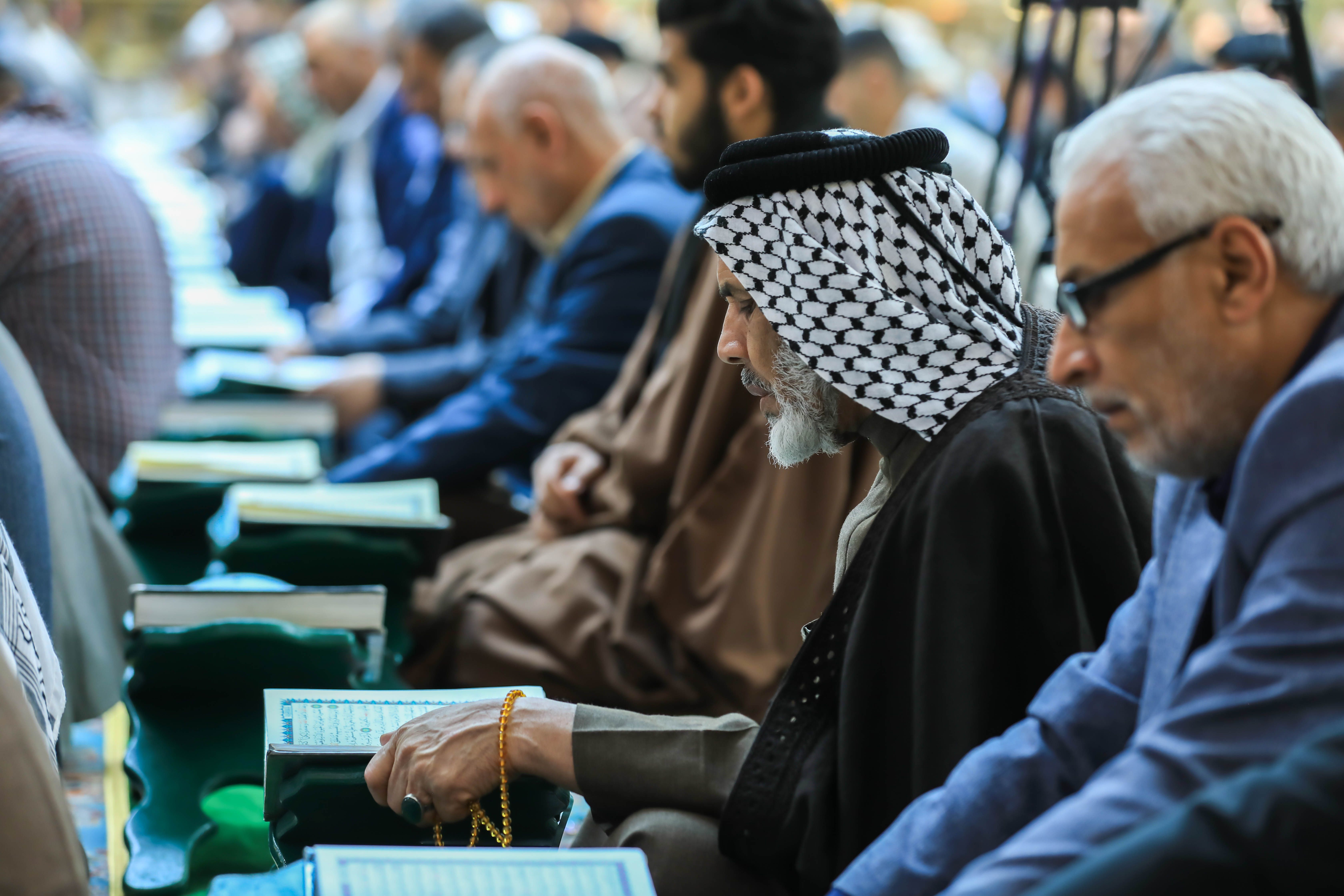 الصحن العباسي المطهر يحتضن محفلاً قرآنيًا احتفاءً بتخرج  ٤٠٠ طالب من طلبة الدورات القرآنية في بغداد