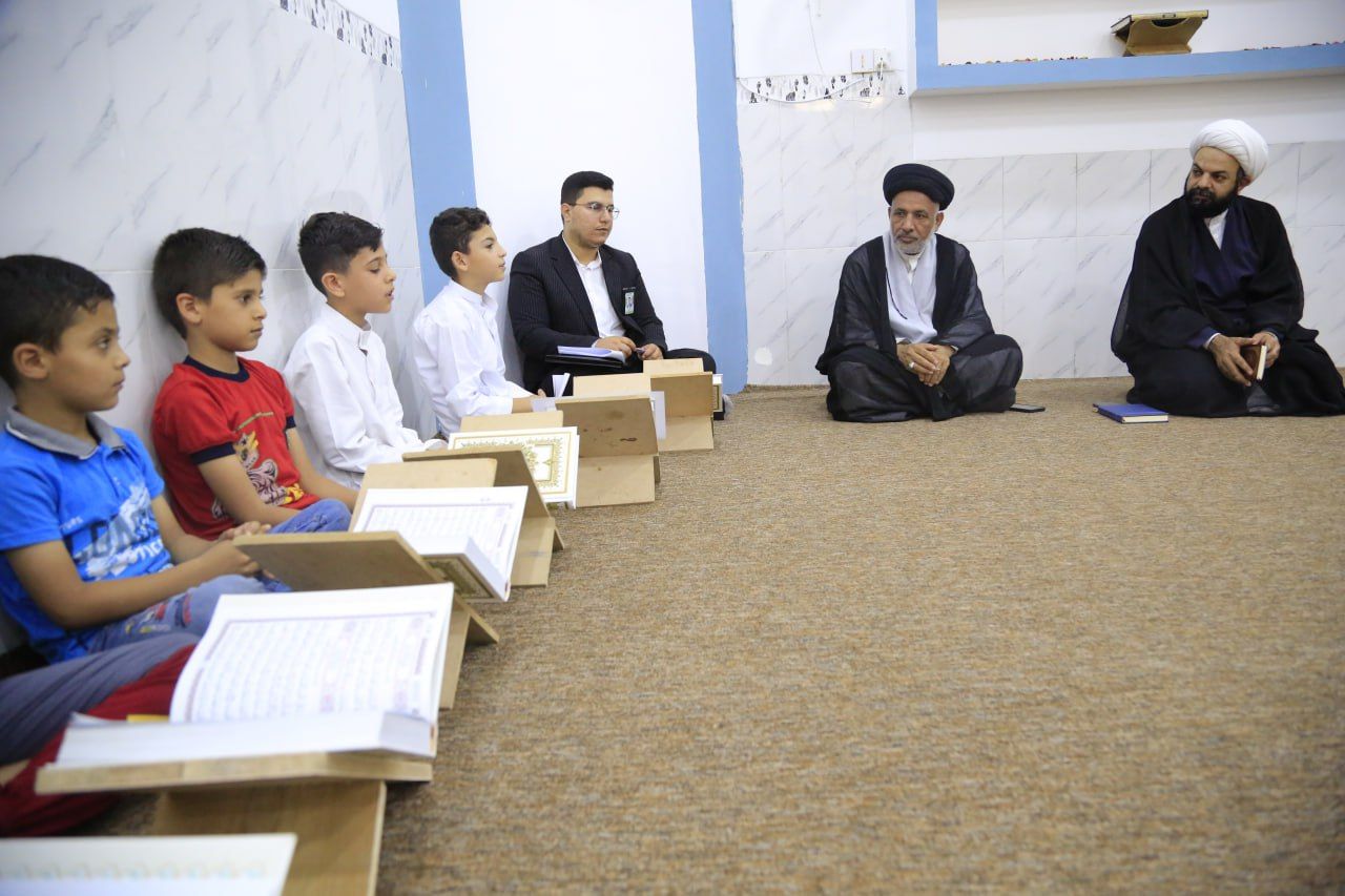 مدير معهد القرآن الكريم يطلع على دروس حلقات الدورات الصيفية في قضاء الهندية