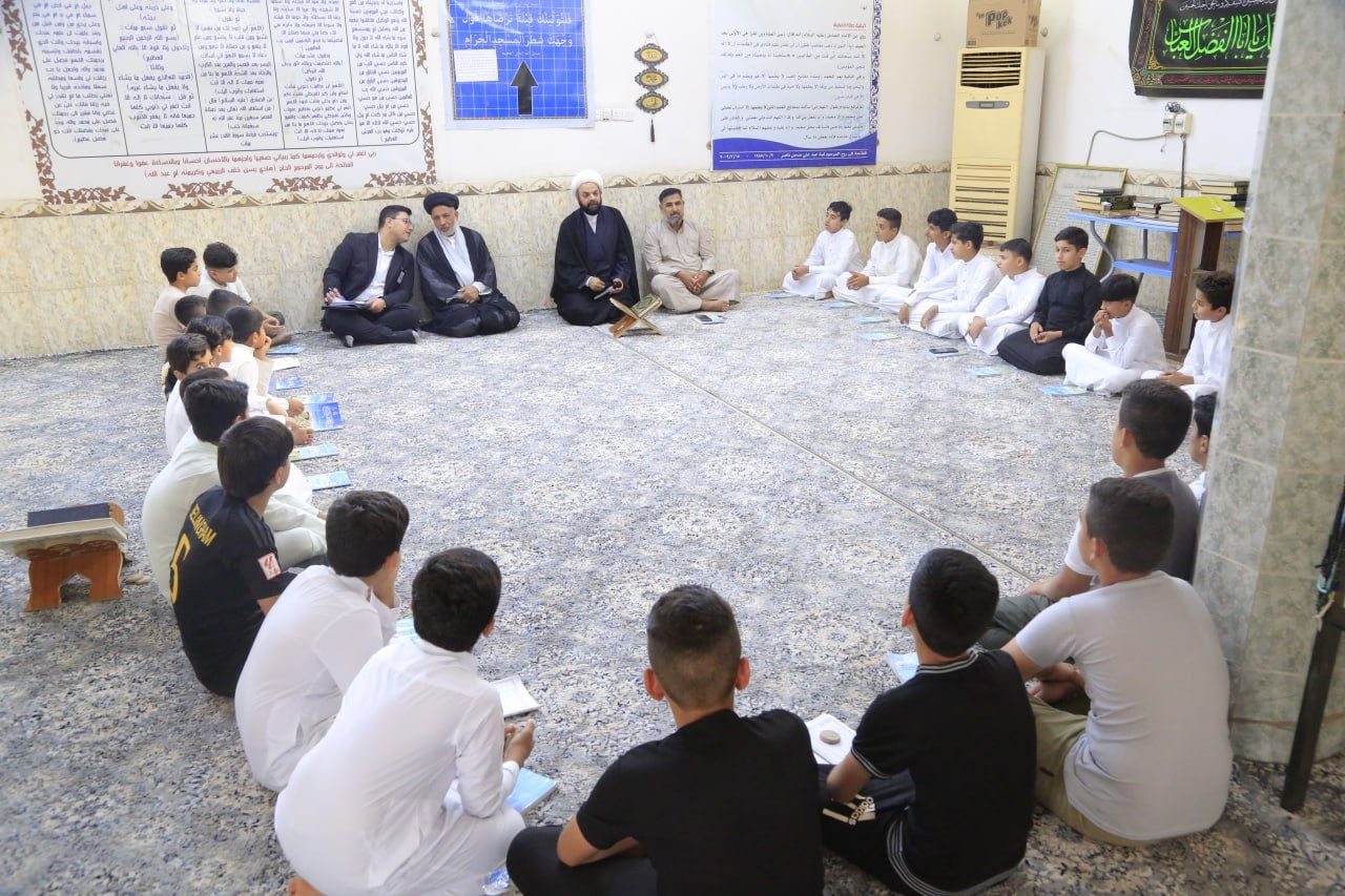 مدير معهد القرآن الكريم يطلع على دروس حلقات الدورات الصيفية في قضاء الهندية